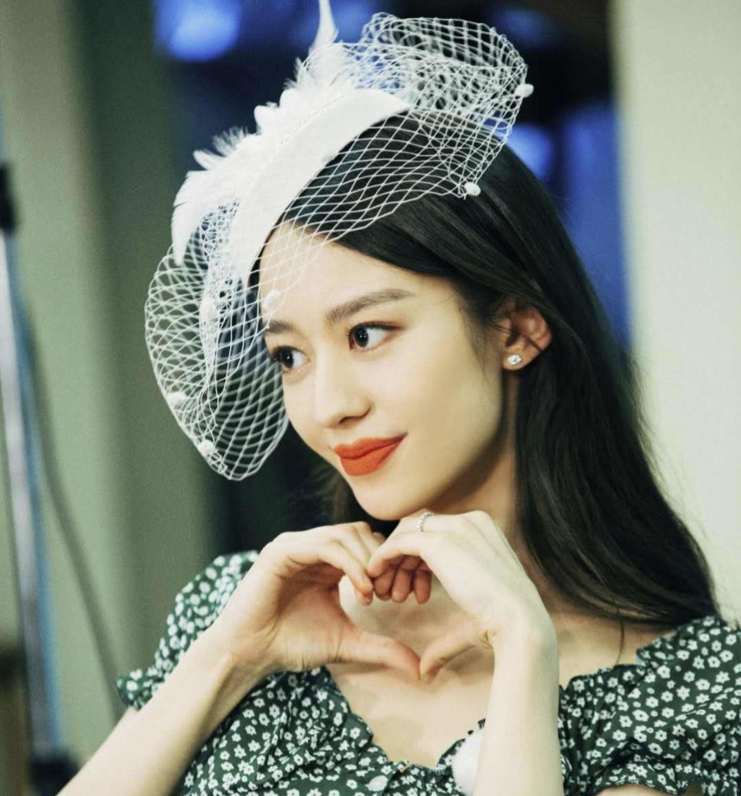 脸和身材判若两人，天使脸魔鬼身材的女明星，有的绝色有的尴尬