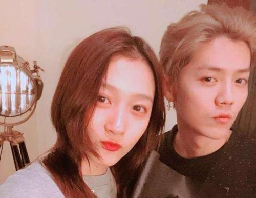 明星校园生活大不同！AB一周10块钱，郑恺开豪车上学，杨紫接地气