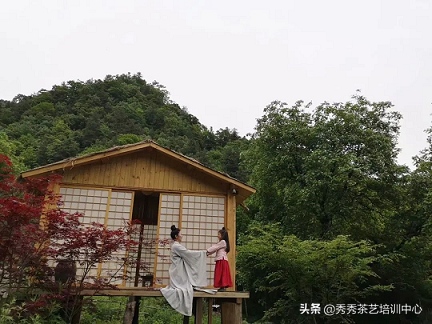 茶人秀秀：穿汉服一定要学会妆造