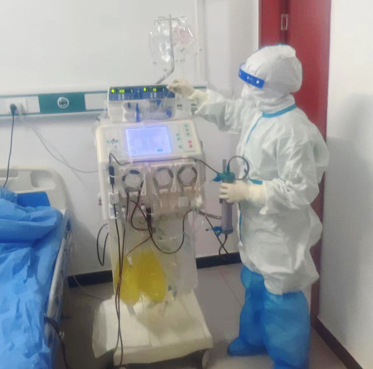 大邑县人民医院：几千里返乡路，尿毒症患者的血透不耽误