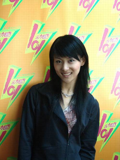 为嫁入豪门，贾青每次都爱得卑微，王思聪却让她豪门梦碎事业停摆