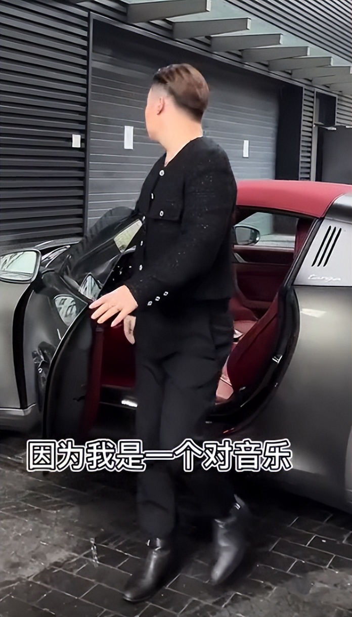 柏公子：雌雄难辨引争议，炫富出圈吸粉百万，背后老爷竟是秦奋？