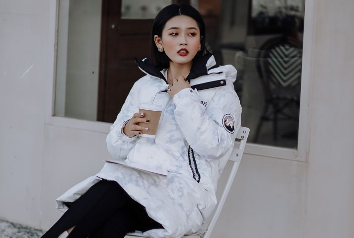 加拿大鹅羽绒服用户评价实录，看这雪地里的穿着效果！