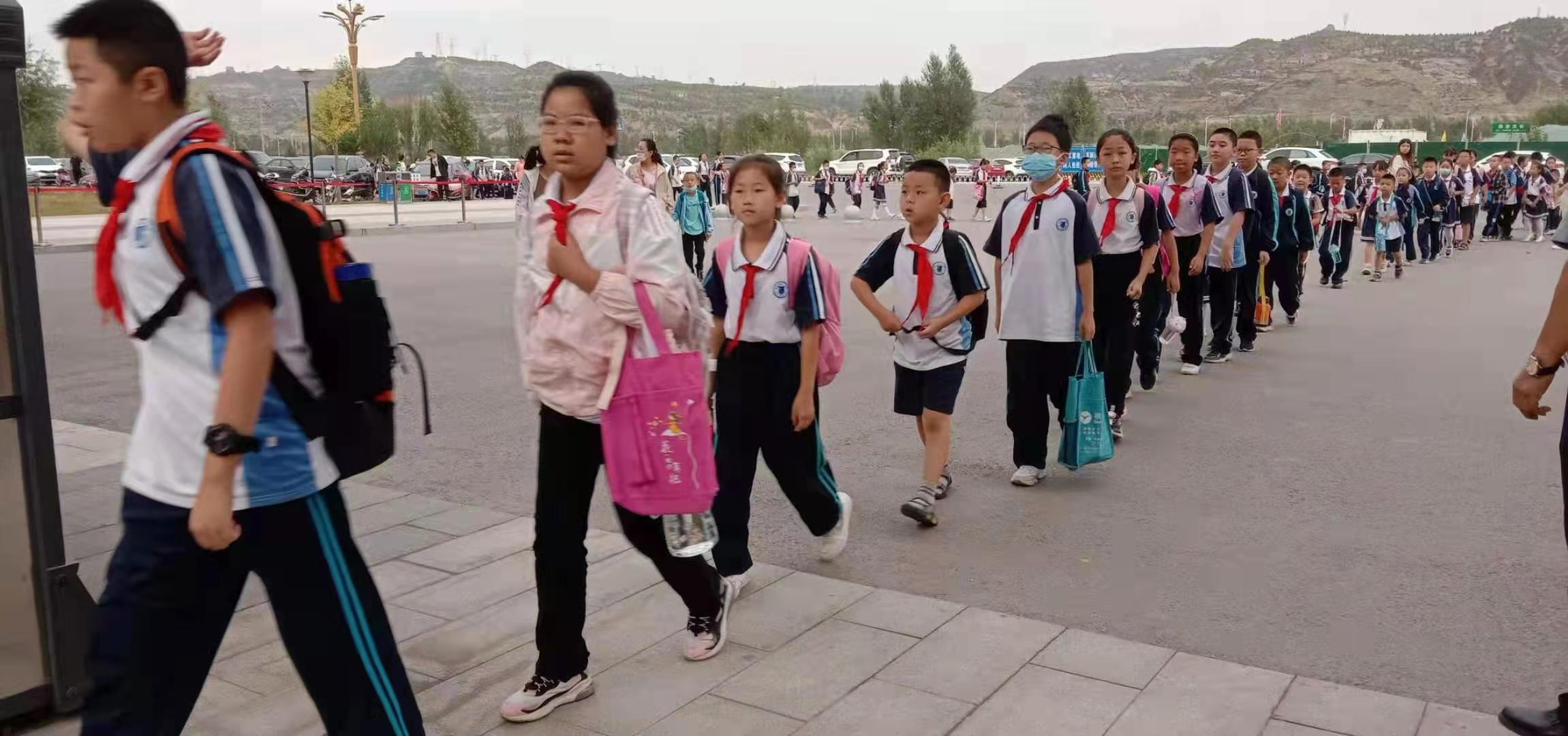 爱是这所学校最响亮的名片——记神木市西交康桥慈善学校以德育教育为特色，打造老百姓家门口的好学校