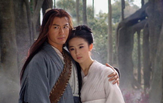 离婚才过2个月,杨颖四处受冷眼,她是否会念起黄晓明的好?