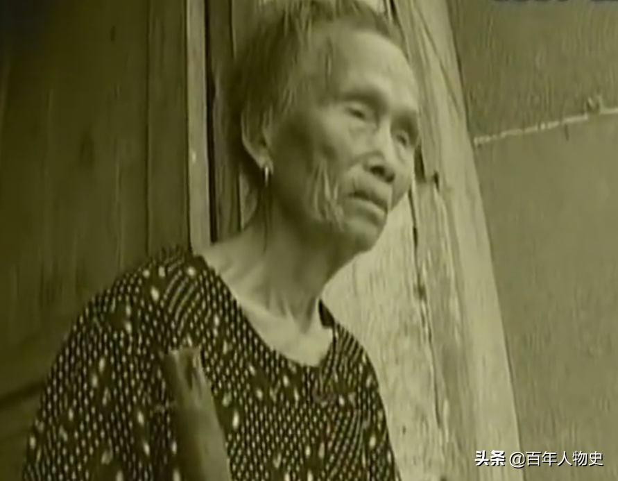 湖南83岁失明老妇住猪圈，4个子女不管不顾，儿子：住猪圈挺好的