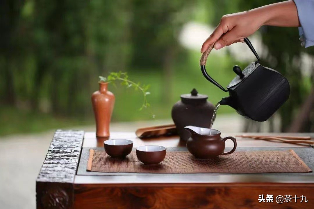 品茶之美，犹如一城书香为庭宴，艺色青田食梦眠的茶性慢生活