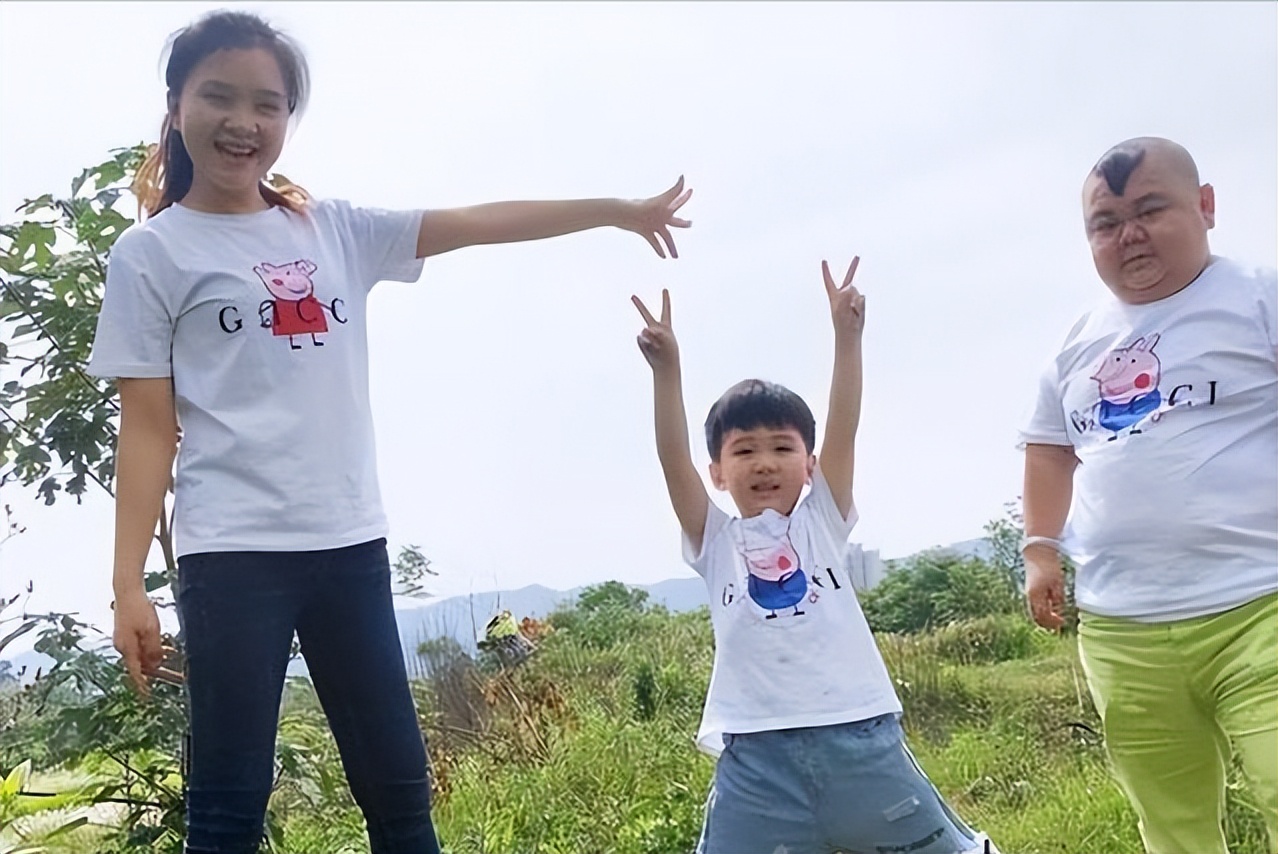 张荣的开挂人生！侏儒症患者二婚娶娇妻，如今一家五口幸福美满