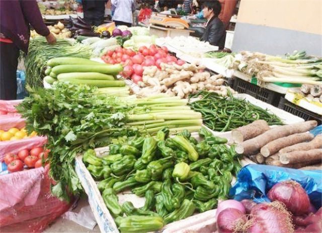 他是东莞四大企业集团总裁，东莞“隐形首富”，50岁英年早逝