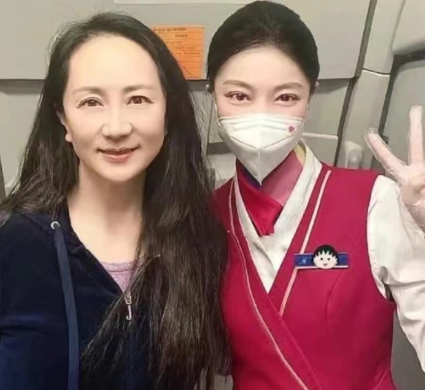 孟晚舟回国后老太快！满脸皱纹显疲惫，发际线后移大脑门抢镜