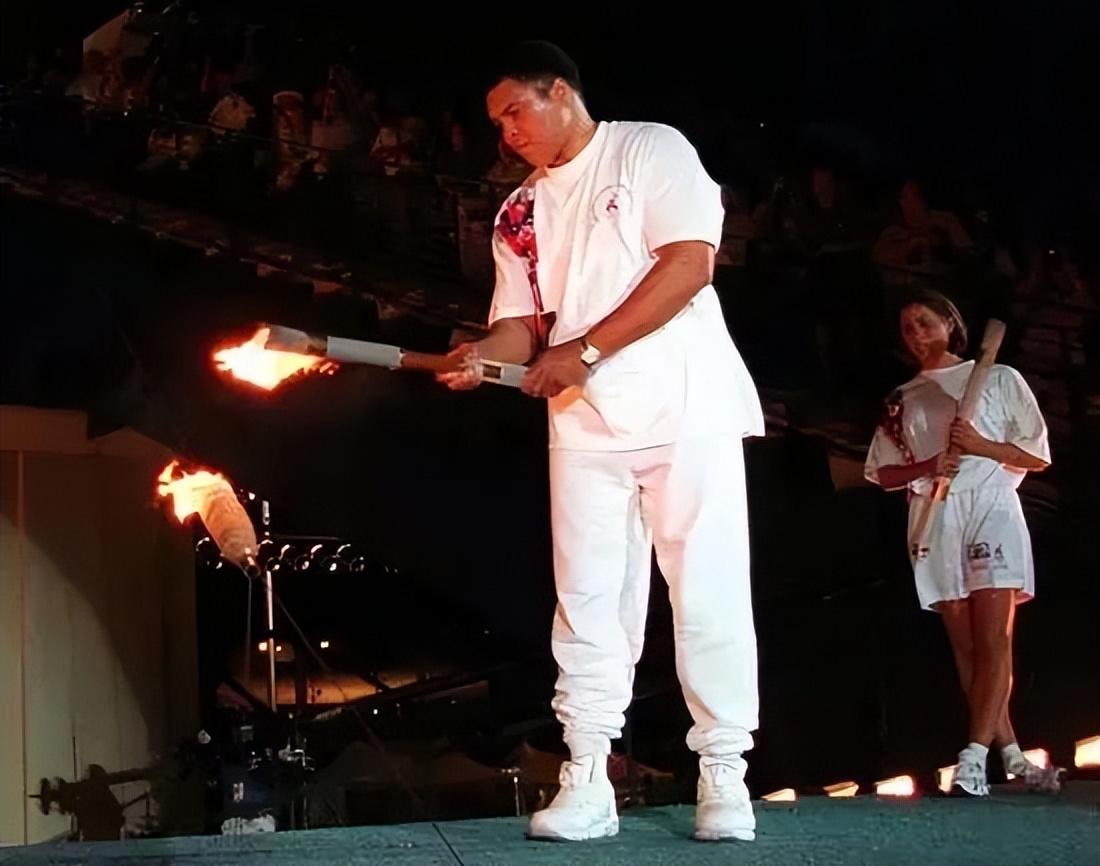 2012奥运会100米决赛(“Olympics”最早的中文译名居然叫“我能比呀”)