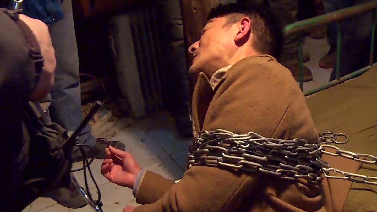 一场明星绑架案，当事人被邀请出演警匪片，刘德华还在片场耍大牌