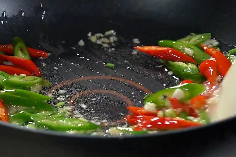 鸭肠不要再涮火锅了,教你这样做鸭肠,香辣爽脆,下酒又下饭