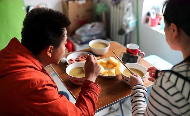 影响大学生就业的因素（两大行业出现用工荒）