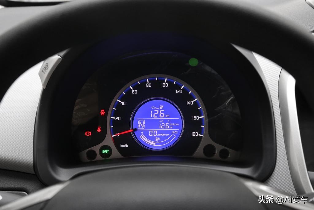 更实惠更长续航的代步车，低价5座设计，小巧好停车，奔奔E-Star