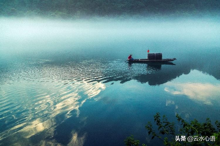 许浑戏赠诗友，题写了一首七律，惬意悠然，令人如临其境