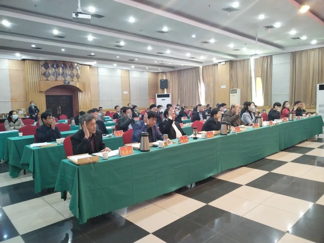 卧龙区六届人大常委会第四十三次会议举行