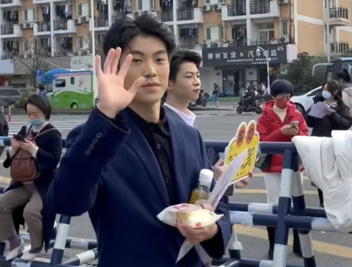 2021浙传艺考现场走红，堪称“颜值盛宴”，网友：想复读来得及吗