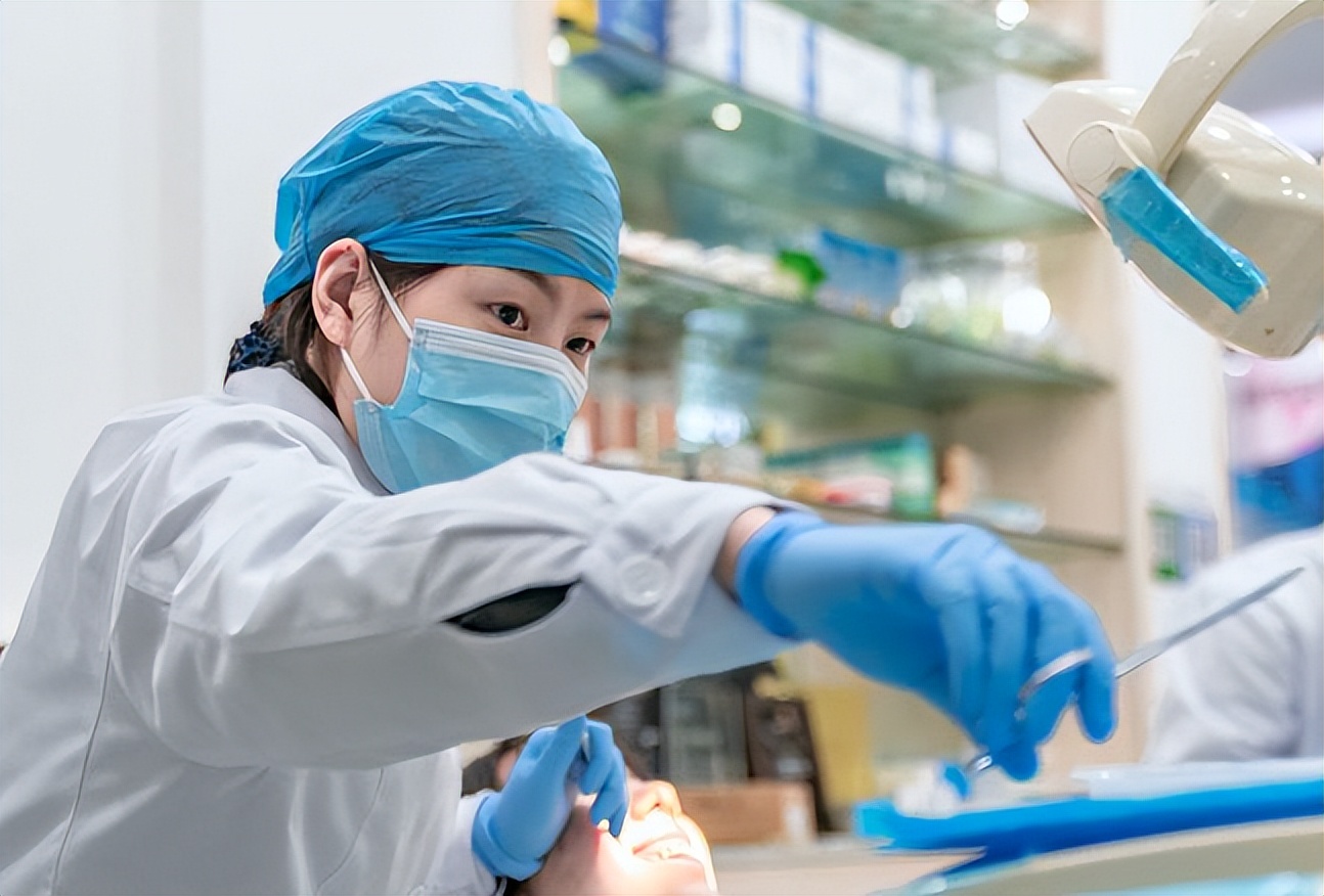 “三无学生”的辛酸：每年几十万医学生毕业，可多数人都忙着转行