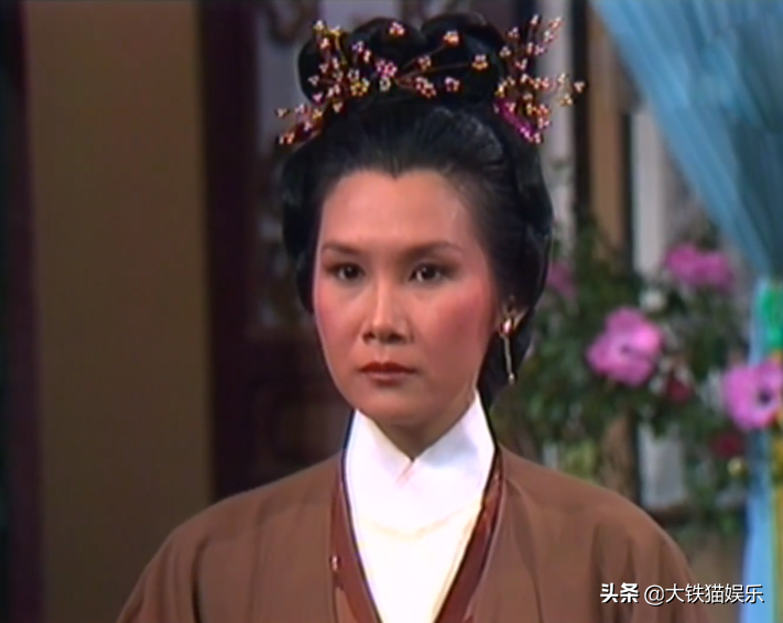 6版《天龙八部》李青萝对比：少时不知舅妈美，光顾看神仙姐姐了