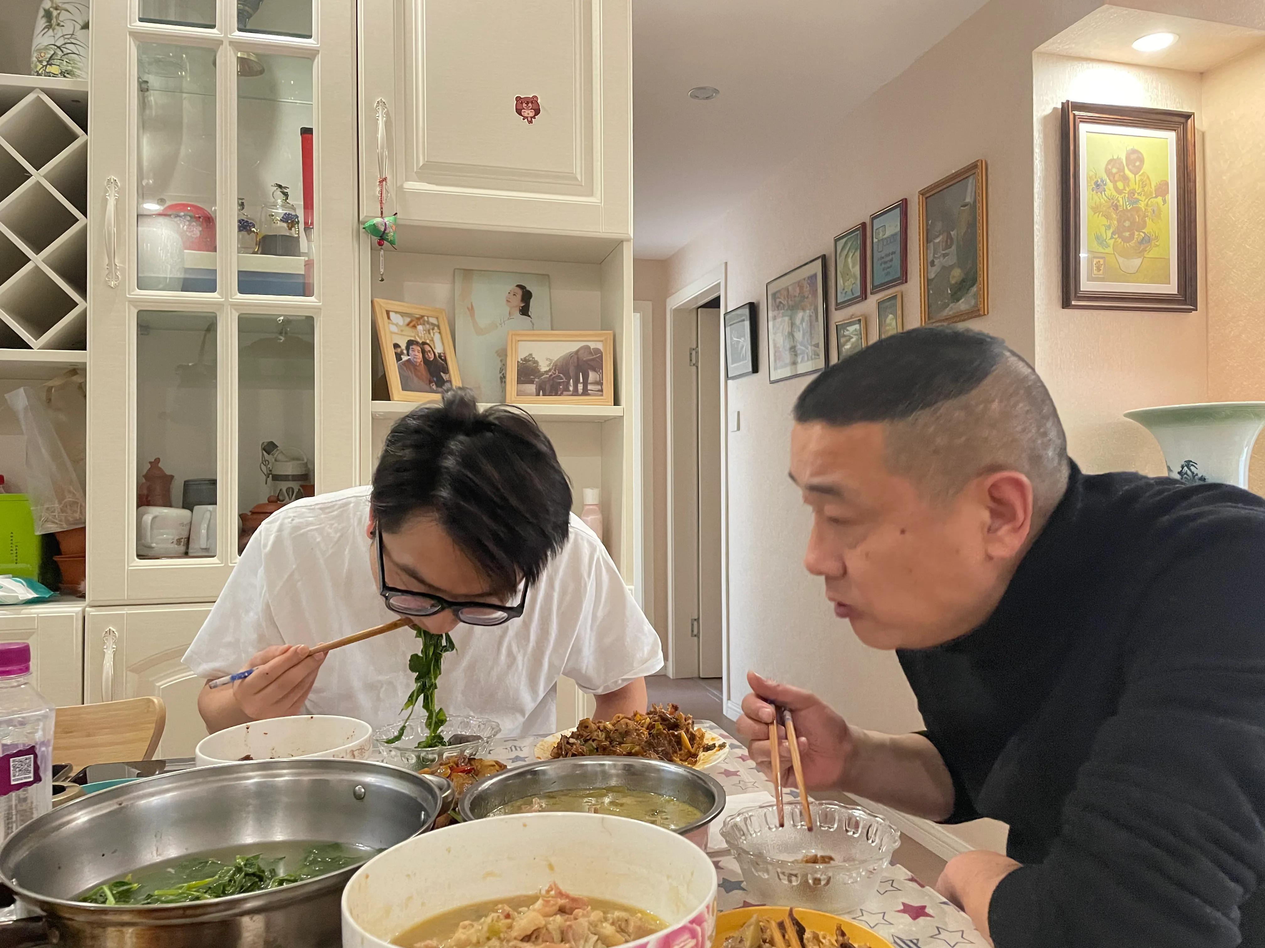 健康营养的情感滋养着这段爱情，余生不长，春秋有限，且行且珍惜