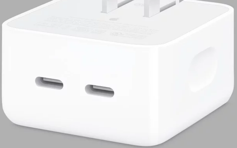 苹果公司刚刚推出了双C口的充电器