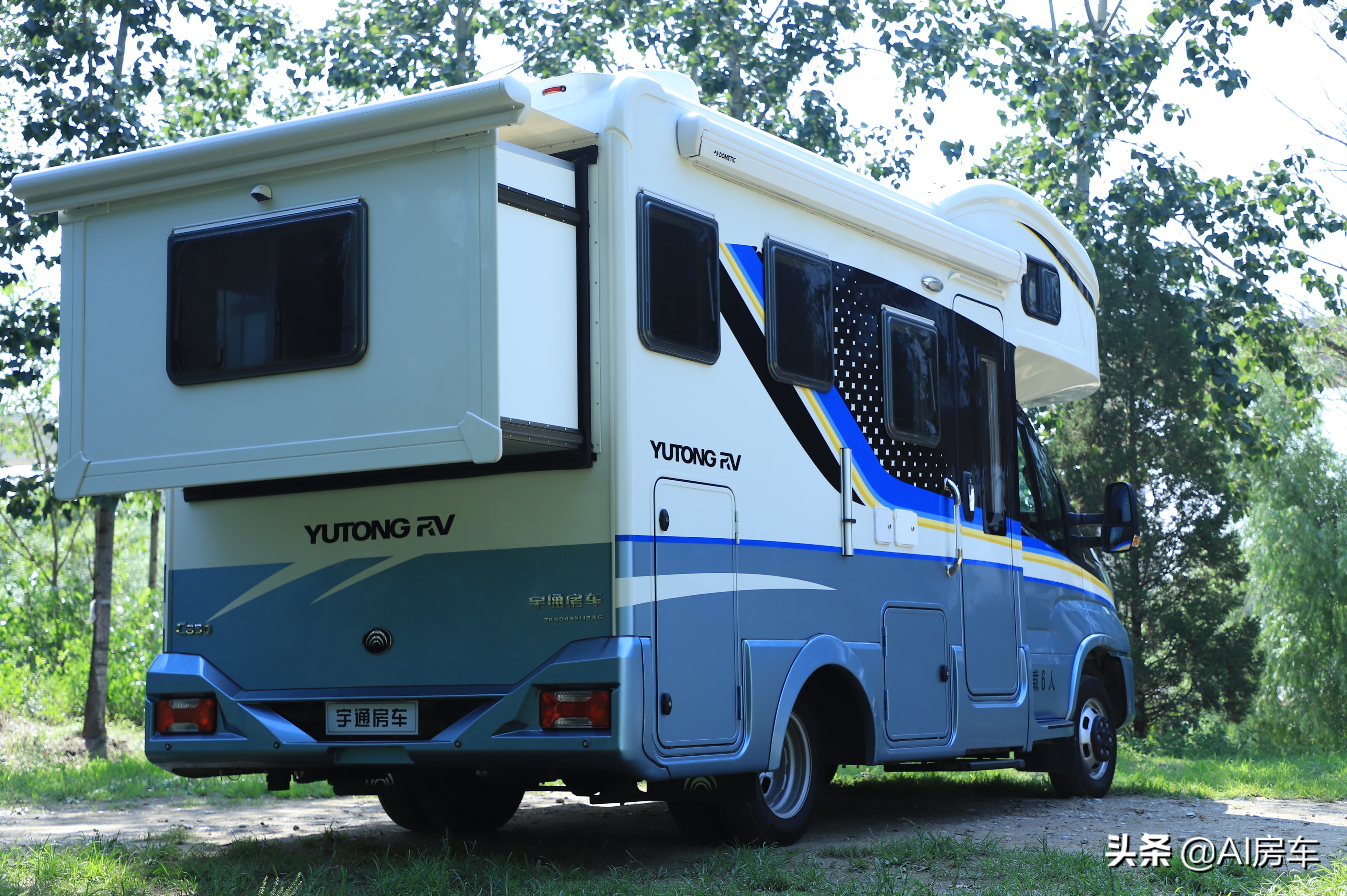 把家装在车上,天南海北随意走,还省钱!实拍宇通顶级6座6床房车