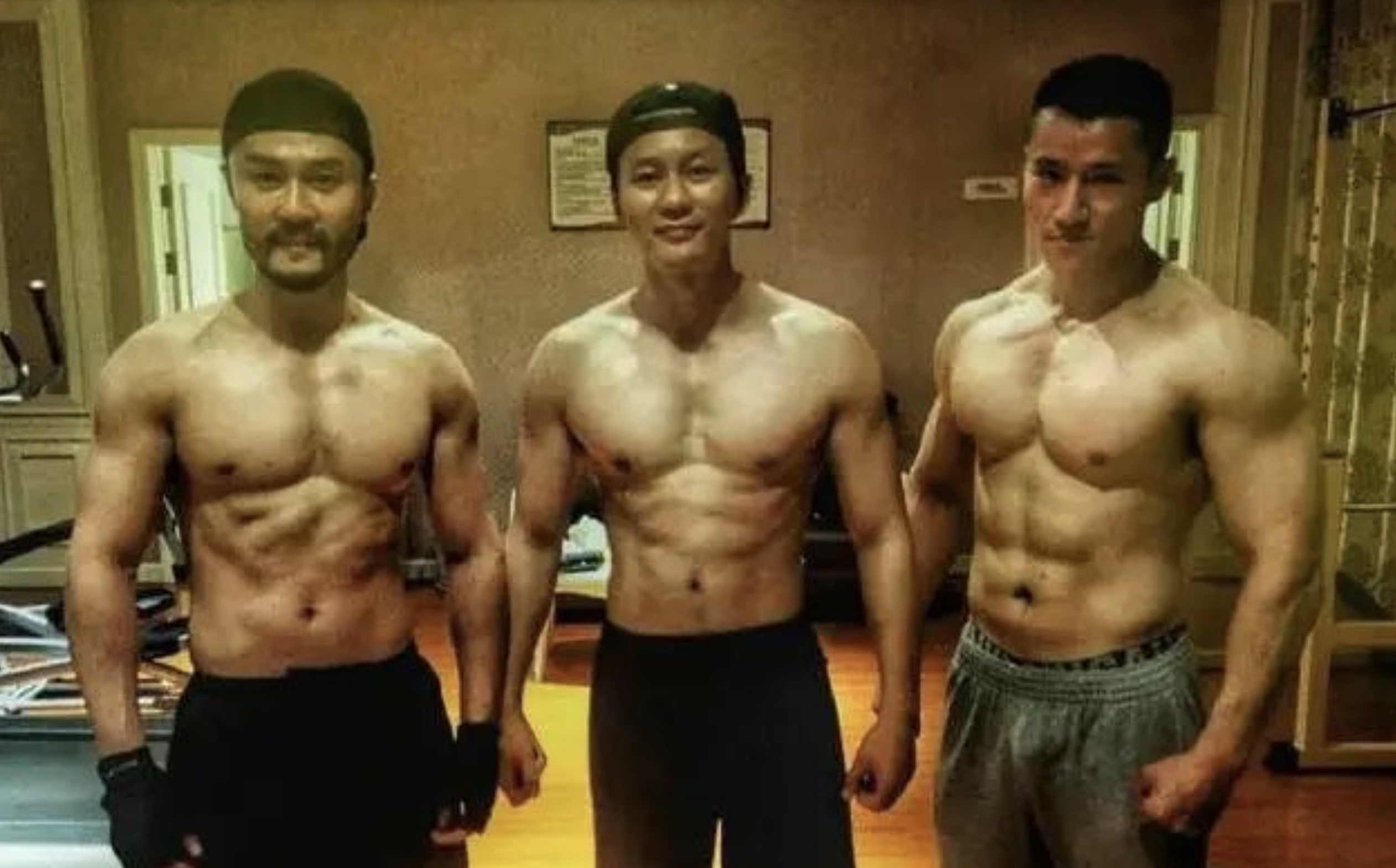 眉毛稀疏、假腹肌、高跟鞋，男星7大作假，男人的虚荣心多可怕