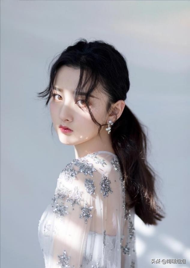 你扎“高马尾”还是“低马尾”好看？主要看这3点，扎错拉低颜值
