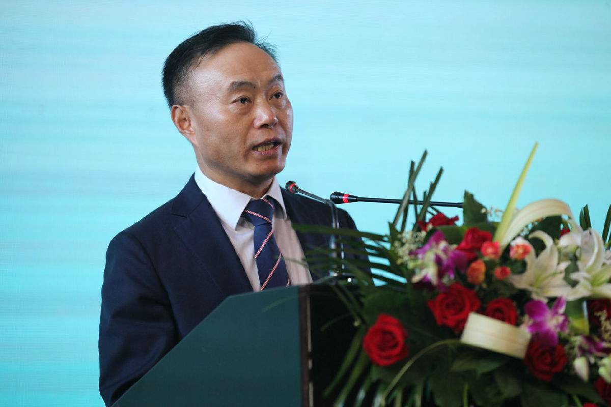 老美负责吹牛，中国负责实现，打不垮的中国光伏，终将改变世界