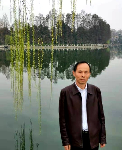 原创诗歌｜闯红灯（作者余后臣）