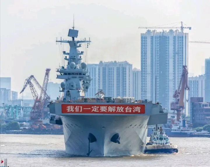 山東艦過台灣海峽，疑遭美軍驅逐艦一路尾隨，並被美軍機“鎖定”