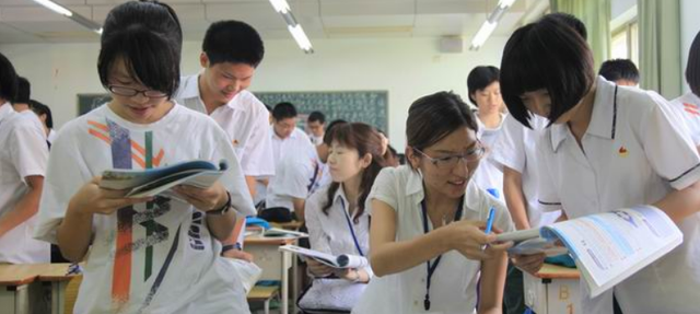 当代大学生，除了要生活费很少与父母联系，是无情还是另有隐情