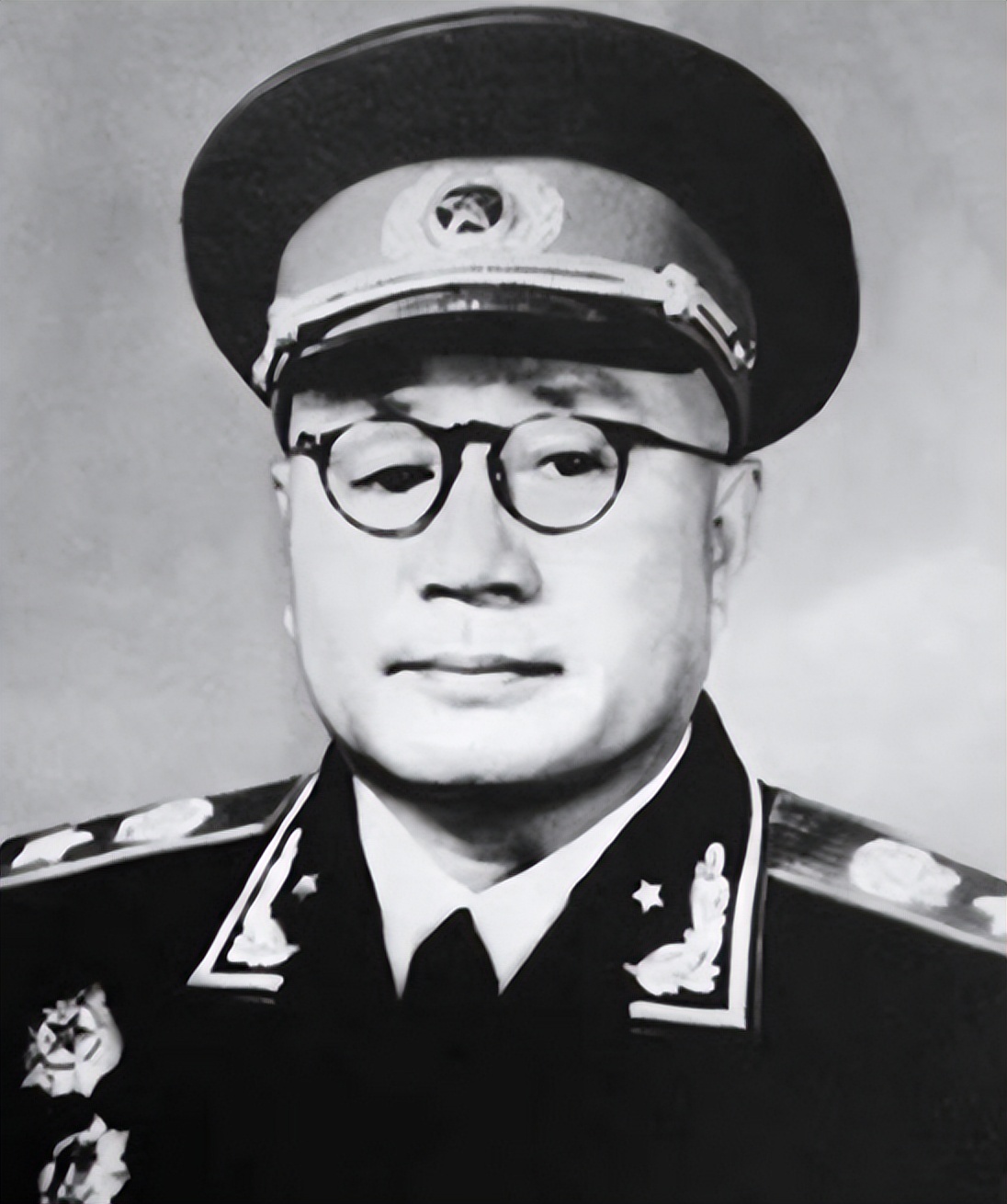 57年刘伯承收到中央任命状，因何致信毛主席辞职：请免去我的职位