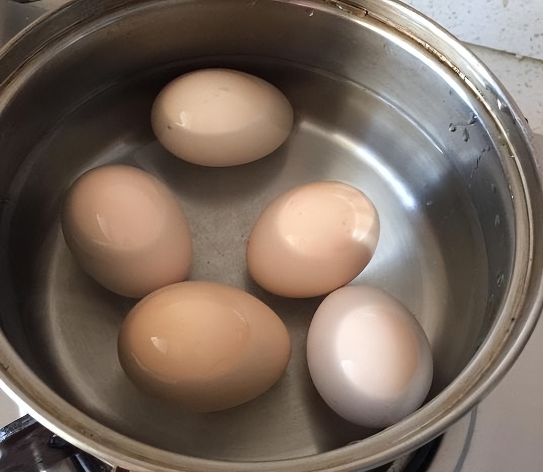 鸡蛋煮几分钟能熟图片图片