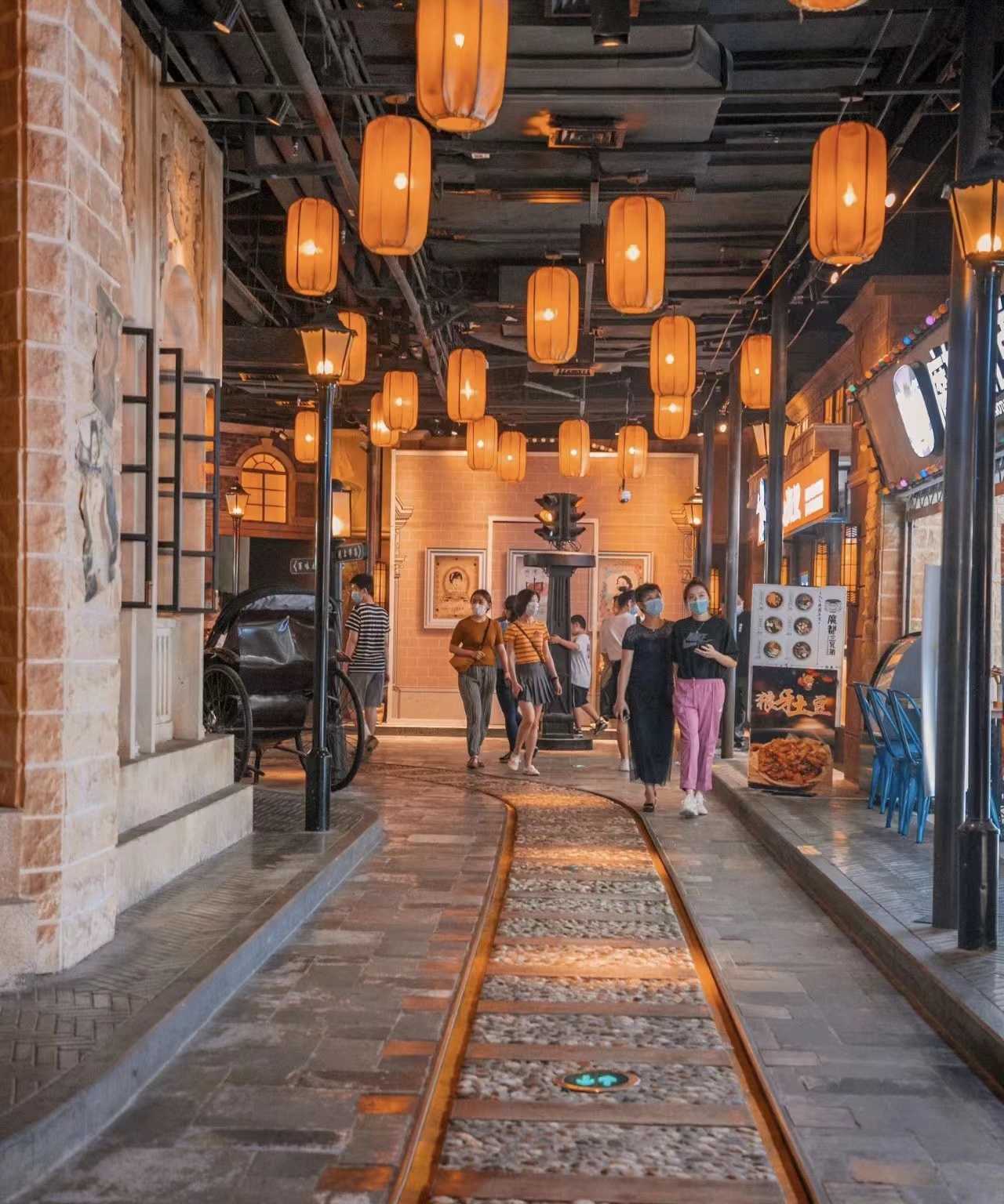 一座繁华的城市，一个沉睡的摇篮，静待上海烟火气重新归来