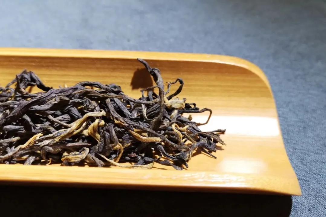 红茶丨云南古树晒红，似平淡又饱满，似无香却悠长