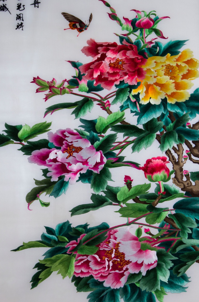 手工刺绣玄关花鸟画:牡丹