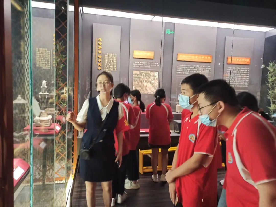 衡水兆華學?！袄硐胫s”研學夏令營活動--走進衡水博物館