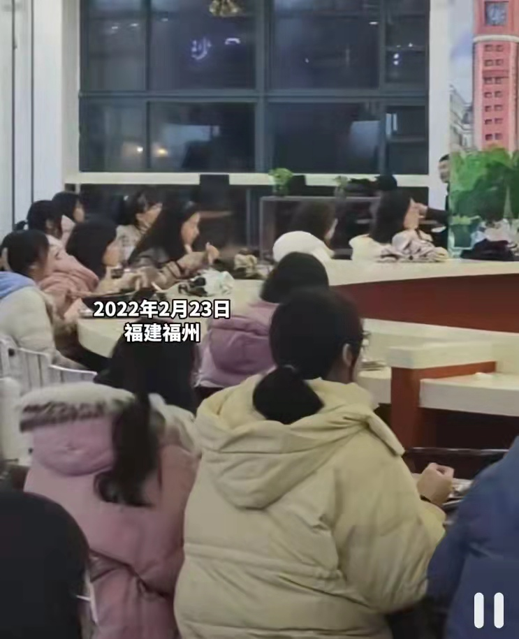 某大学掌握“财富密码”，在食堂播放《甄嬛传》，吸引众多学生