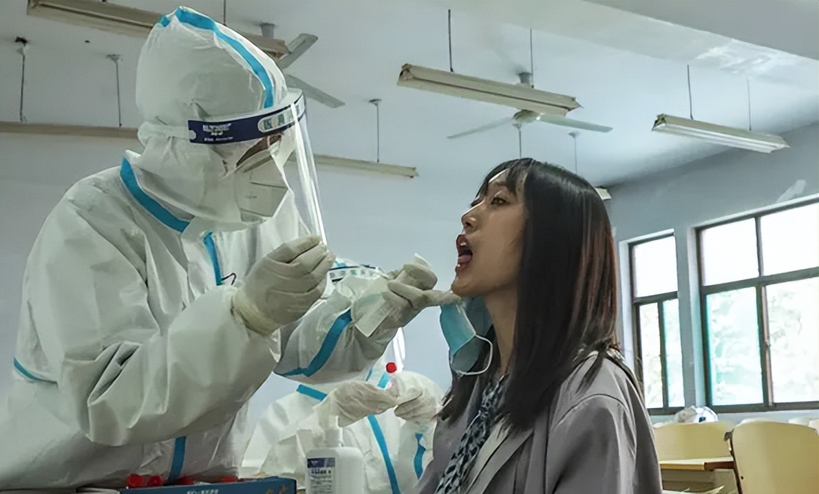 广东教育局最新通知，一大学发生紧急情况，学生连夜做核酸检测