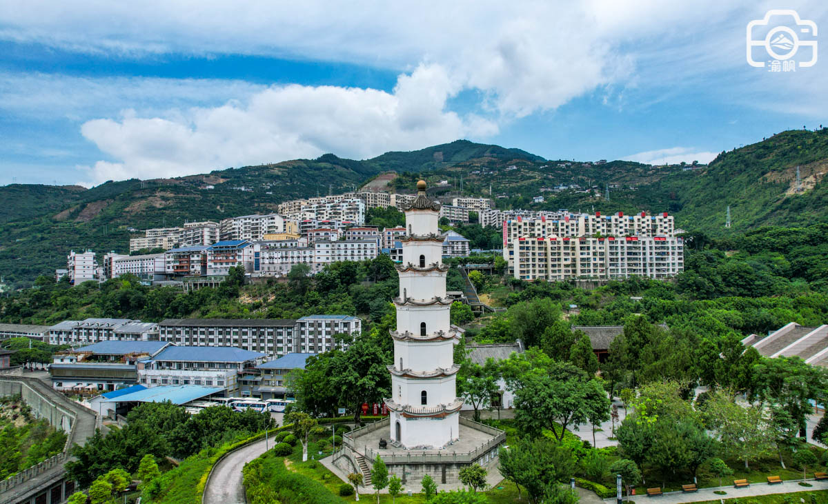 奉节耀奎塔，建成后当地连中五名进士，是川江航运的安全塔