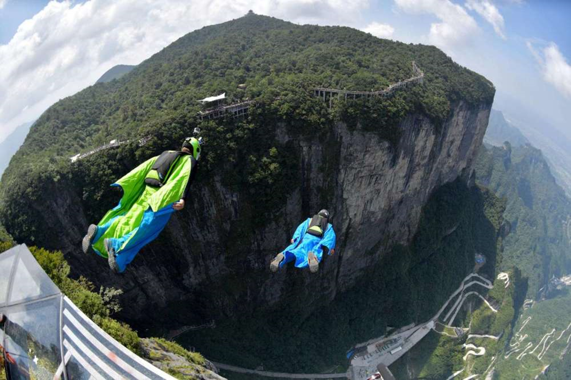 2020年，大学生刘安在天门山翼装飞行时遇难，这项极限运动值得吗