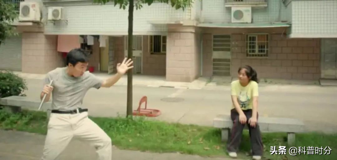 05年，农村小伙带着弃婴妹妹上大学，靠捡垃圾凑学费，如今怎样了