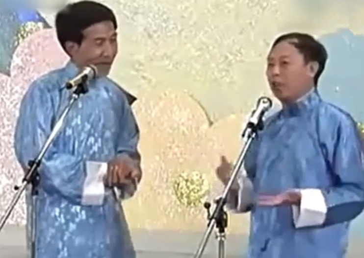 两位相声大师罕同框！85岁黄俊英精神好，87岁杨达坐轮椅行动不便