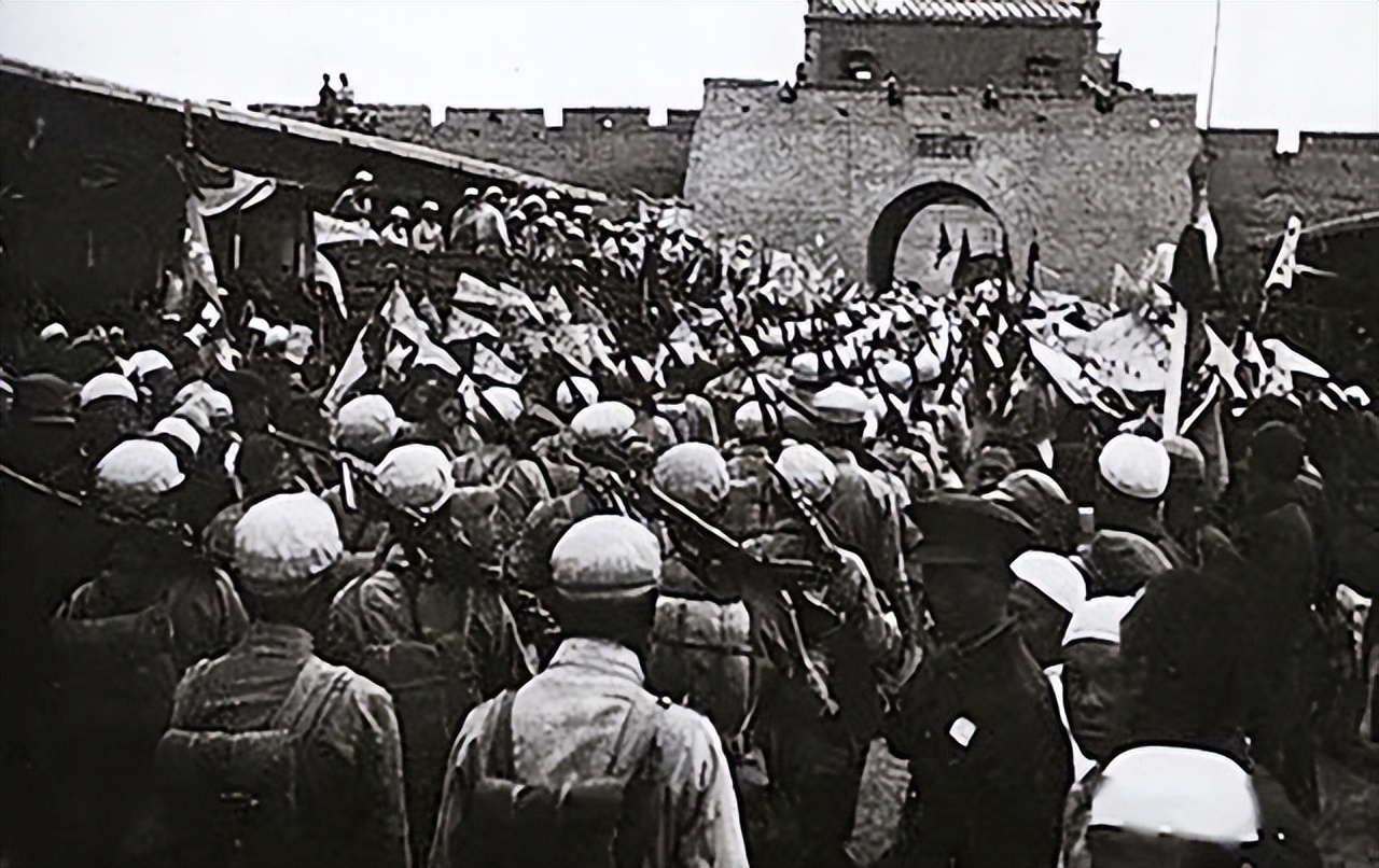 《亮剑》赵刚原型：清华大学高材生，建国后调往北京，成公安部长