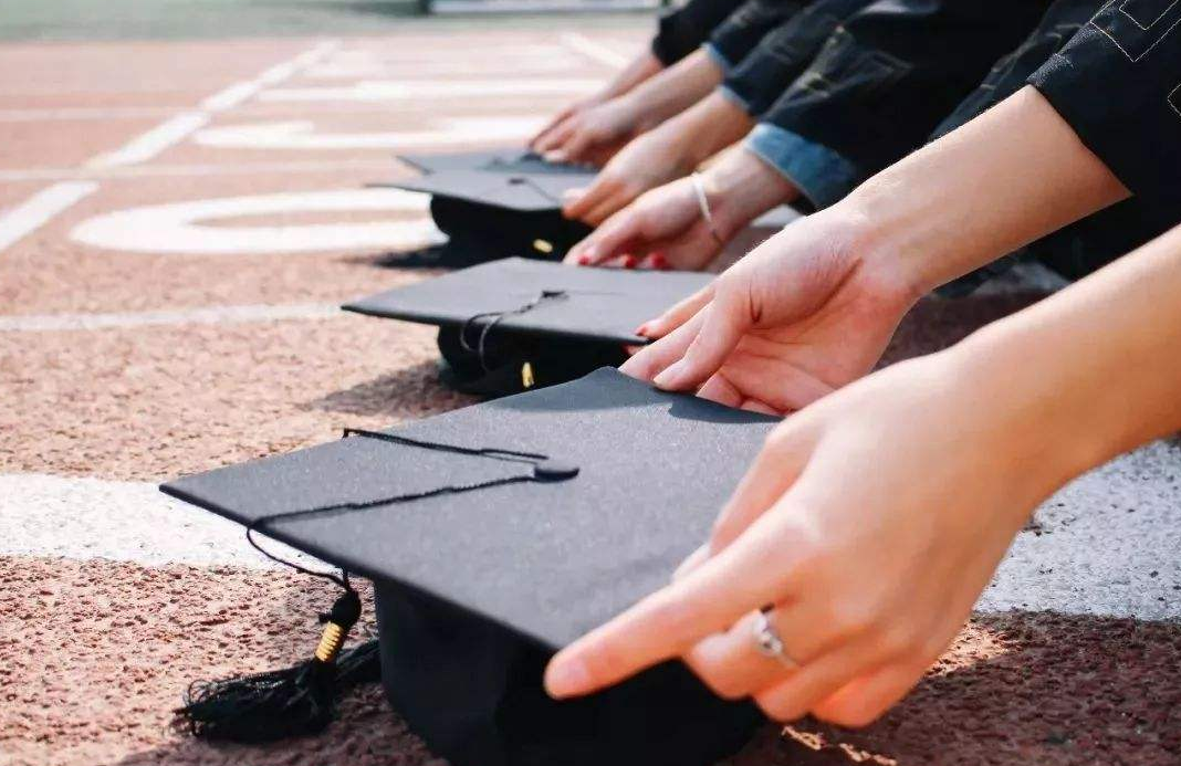 我国高校分为8个梯队，普通学生能上第四层，就能被称为“学霸”