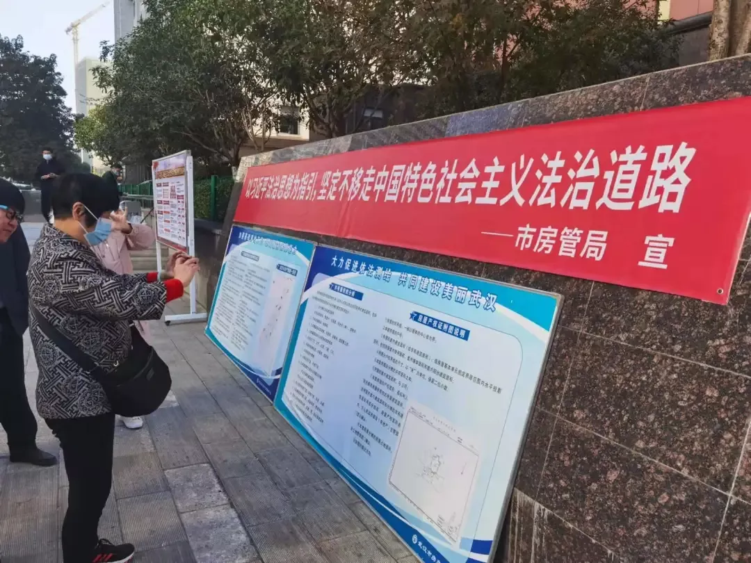 送法进机关、进企业、进社区、进校园......“宪”场超有料