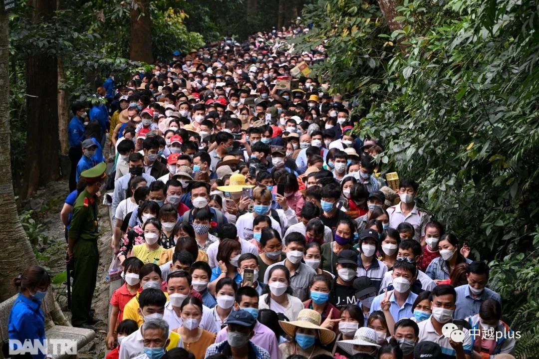越南“躺平”后国祖祭祀，阮春福与20万游客上香纪念雄王