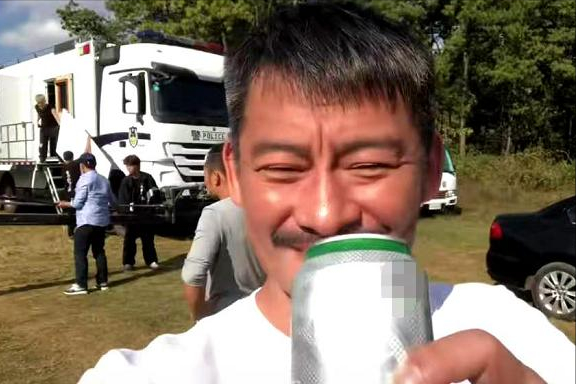 55岁景岗山酒不离手，妻子难以接受与其离婚，歌唱事业也被影响